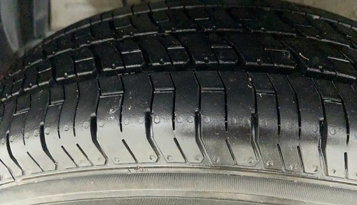 2015 Maruti Swift VDI ABS, Diesel, Manual, 86,651 km, Left Front Tyre Tread
