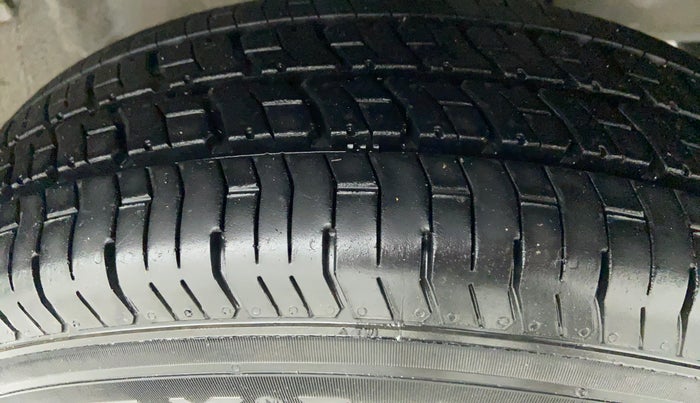 2015 Maruti Swift VDI ABS, Diesel, Manual, 86,651 km, Right Front Tyre Tread