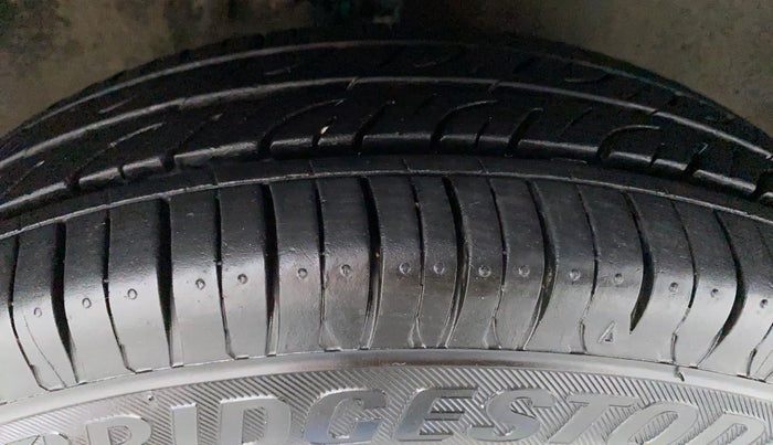2015 Maruti Alto 800 LXI, Petrol, Manual, 49,400 km, Right Front Tyre Tread