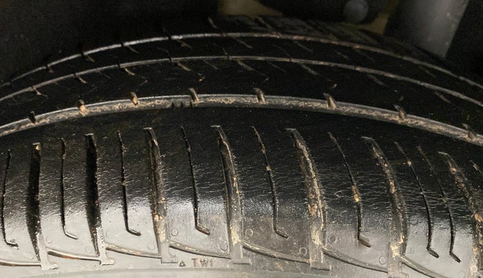2016 Maruti Vitara Brezza VDI OPT, Diesel, Manual, 55,099 km, Left Rear Tyre Tread