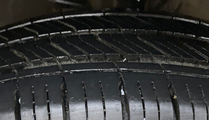 2017 Maruti Swift VXI OPT, Petrol, Manual, 56,853 km, Right Front Tyre Tread