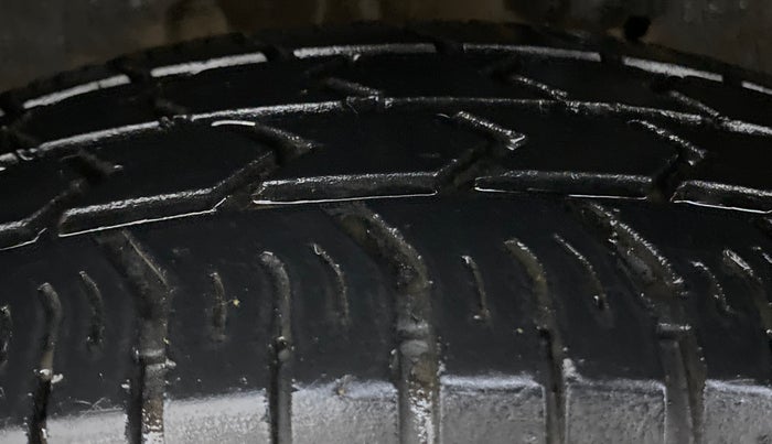 2017 Maruti Swift VXI OPT, Petrol, Manual, 56,853 km, Left Front Tyre Tread