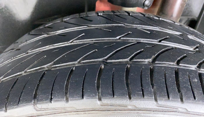 2017 Maruti Vitara Brezza VDI OPT, Diesel, Manual, 89,534 km, Left Rear Tyre Tread