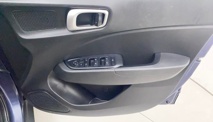 2020 Hyundai VENUE SX 1.5 CRDI, Diesel, Manual, 27,342 km, Driver Side Door Panels Control