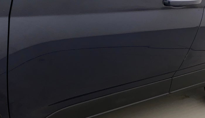 2020 Hyundai VENUE SX 1.5 CRDI, Diesel, Manual, 27,342 km, Front passenger door - Minor scratches