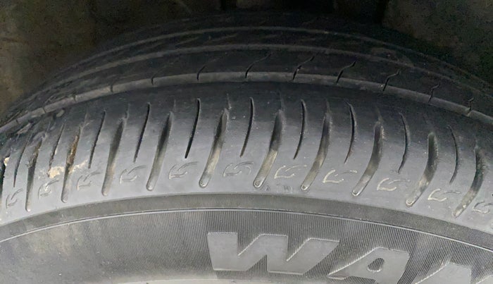 2020 Hyundai VENUE SX 1.5 CRDI, Diesel, Manual, 27,342 km, Right Front Tyre Tread