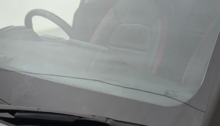 2020 Hyundai VENUE SX 1.5 CRDI, Diesel, Manual, 27,342 km, Front windshield - Minor spot on windshield