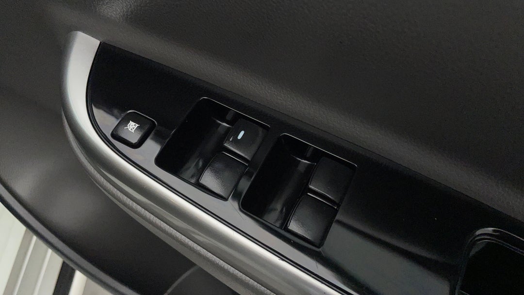 2018 Mitsubishi Triton Gls (4x4), Automatic, 88519 km, Drivers Side Door Panel Controls