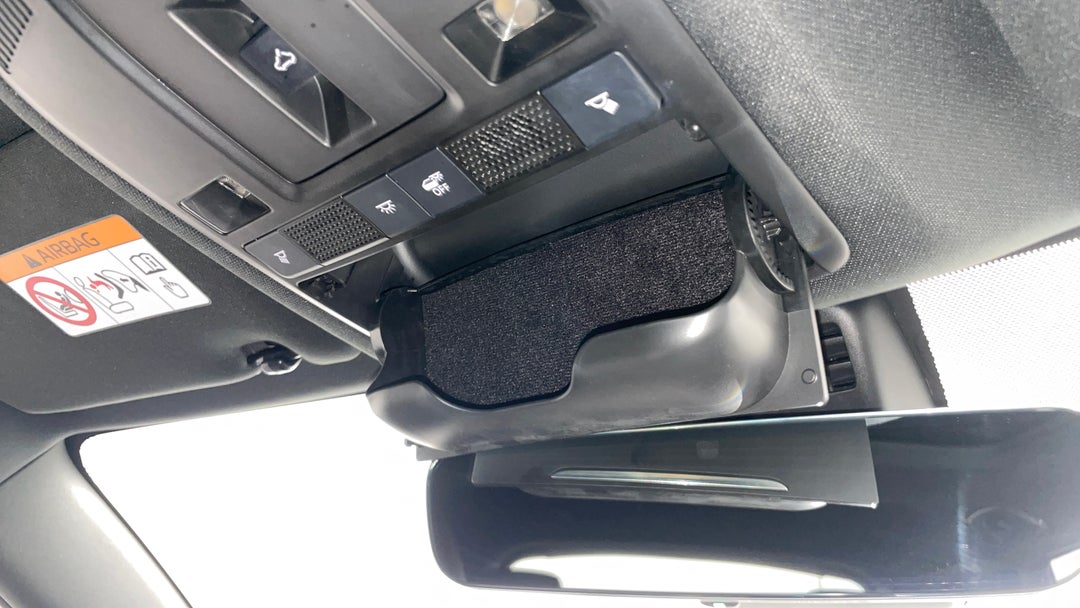 On-Roof Controls/Sunglass holder