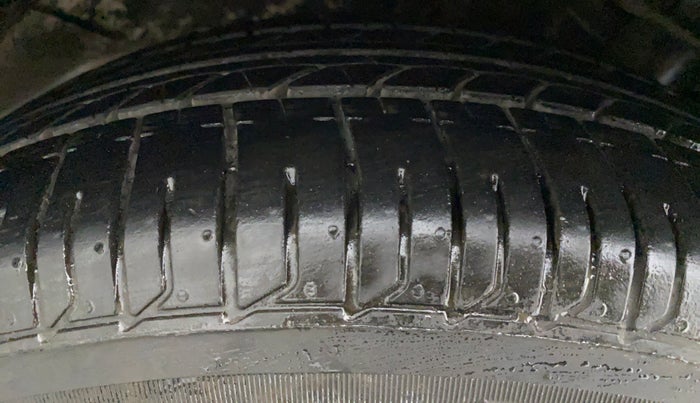 2016 Volkswagen Ameo HIGHLINE 1.2, Petrol, Manual, 93,964 km, Right Rear Tyre Tread