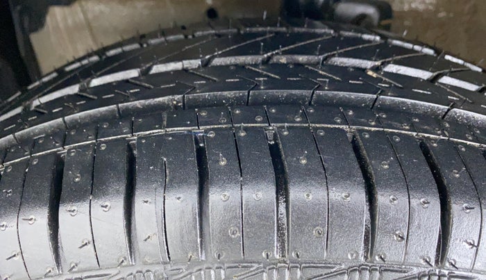 2019 Maruti Celerio VXI d, CNG, Manual, 35,555 km, Left Front Tyre Tread