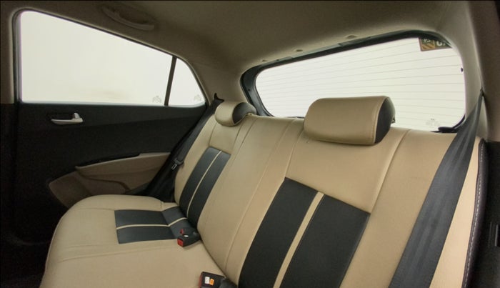 2016 Hyundai Grand i10 ASTA (O) 1.2 KAPPA VTVT, Petrol, Manual, 30,277 km, Right Side Rear Door Cabin