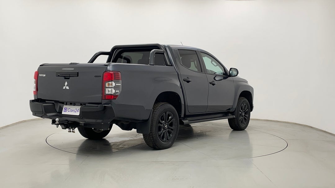 Right Back Diagonal (45- Degree) View