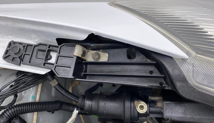 2018 Datsun Go Plus T, Petrol, Manual, 38,655 km, Left headlight - Clamp has minor damage