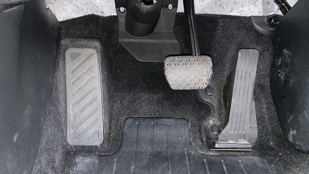 2023 Mazda CX-8 G25 Sport (fwd), Automatic, 42730 km, Pedals and Footmat