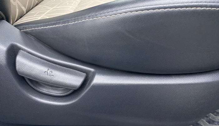 2017 Hyundai Grand i10 MAGNA 1.2 VTVT, Petrol, Manual, 16,502 km, Driver Side Adjustment Panel