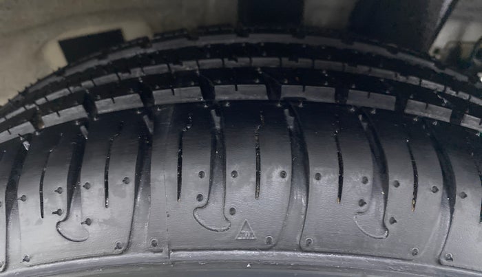 2017 Hyundai Grand i10 MAGNA 1.2 VTVT, Petrol, Manual, 16,502 km, Left Rear Tyre Tread
