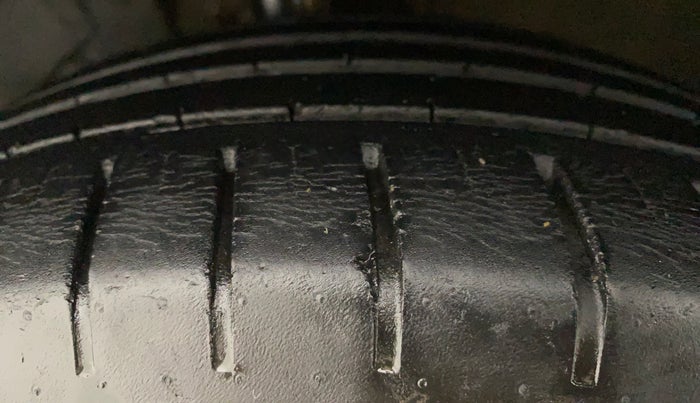2018 Maruti Baleno ALPHA DIESEL 1.3, Diesel, Manual, 52,507 km, Left Front Tyre Tread