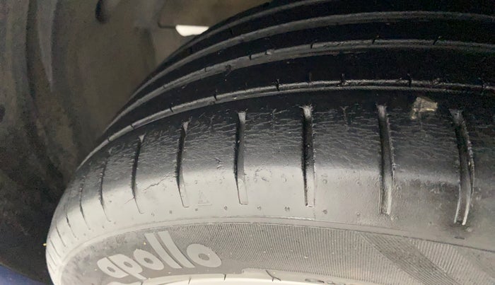 2018 Maruti Baleno ALPHA DIESEL 1.3, Diesel, Manual, 52,507 km, Left front tyre - Minor crack