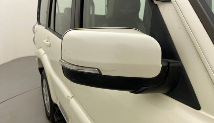 2019 Mahindra Scorpio S9, Diesel, Manual, 13,629 km, Right rear-view mirror - Cover has minor damage