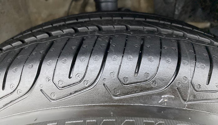 2016 Honda Jazz 1.2 V AT, Petrol, Automatic, 36,725 km, Right Front Tyre Tread