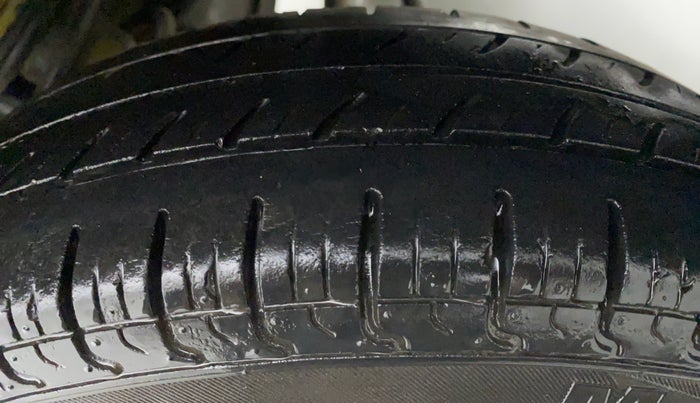 2016 Maruti Alto 800 VXI, Petrol, Manual, 34,370 km, Left Rear Tyre Tread