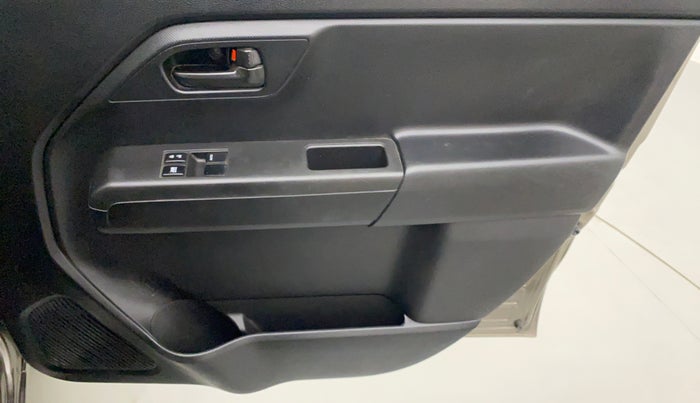 2019 Maruti New Wagon-R LXI CNG (O) 1.0, CNG, Manual, 77,967 km, Driver Side Door Panels Control