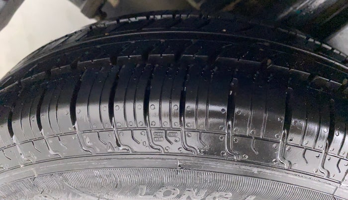 2014 Maruti Swift Dzire VDI BS IV, Diesel, Manual, 98,140 km, Right Rear Tyre Tread