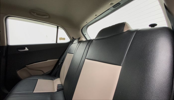 2016 Hyundai Grand i10 SPORTZ 1.2 KAPPA VTVT, Petrol, Manual, 24,887 km, Right Side Rear Door Cabin
