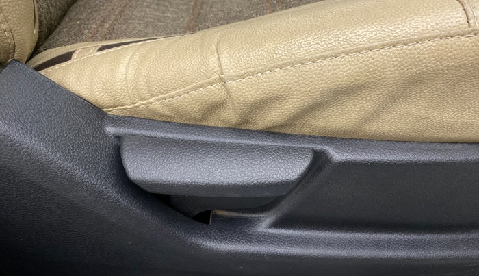 2015 Hyundai Eon ERA PLUS, Petrol, Manual, 33,689 km, Driver Side Adjustment Panel