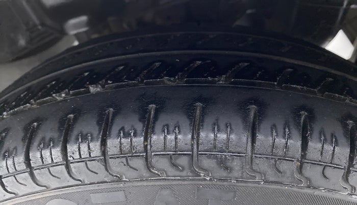 2015 Hyundai Eon ERA PLUS, Petrol, Manual, 33,689 km, Left Rear Tyre Tread