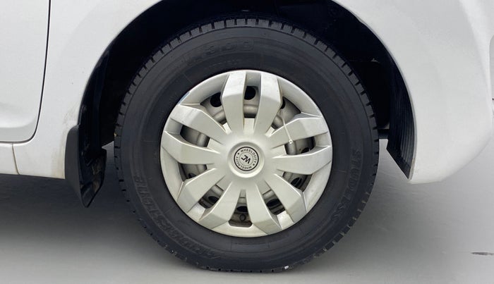 2015 Hyundai Eon ERA PLUS, Petrol, Manual, 33,689 km, Right Front Wheel