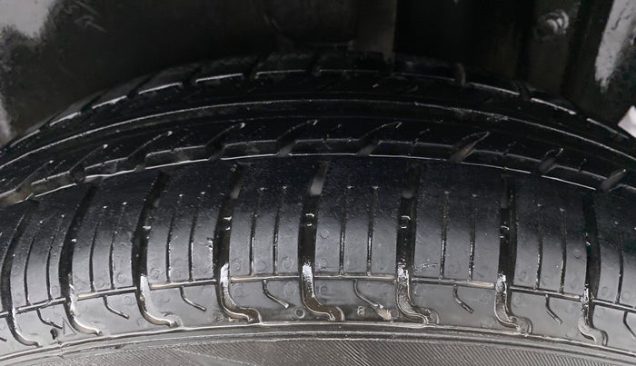 2017 Maruti Swift VXI, Petrol, Manual, 69,221 km, Left Rear Tyre Tread