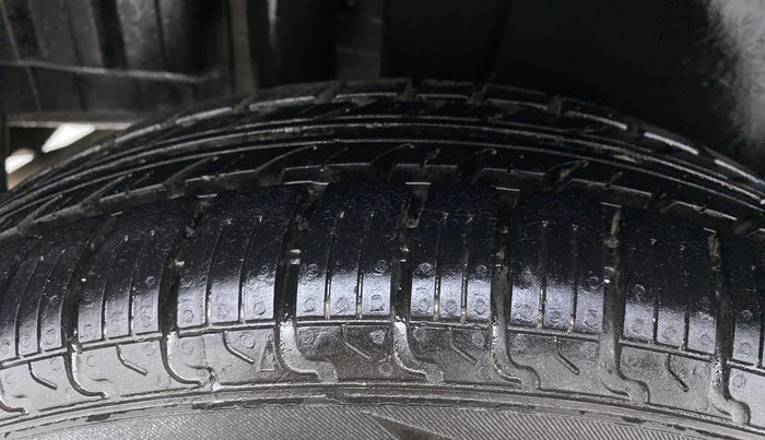 2017 Maruti Swift VXI, Petrol, Manual, 69,221 km, Right Rear Tyre Tread