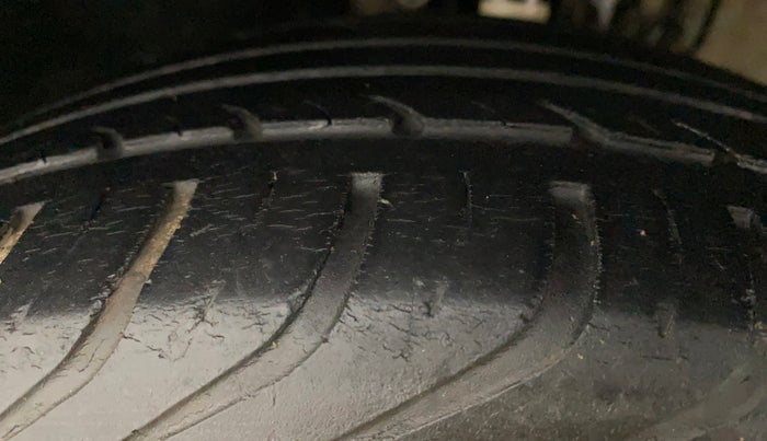 2017 Volkswagen Ameo COMFORTLINE 1.2L, Petrol, Manual, 23,790 km, Left Front Tyre Tread