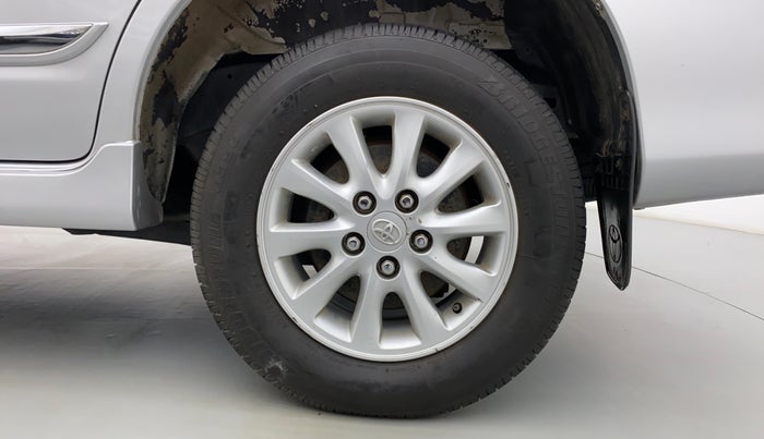 2014 Toyota Innova 2.5 VX 7 STR BS IV, Diesel, Manual, 95,974 km, Left Rear Wheel