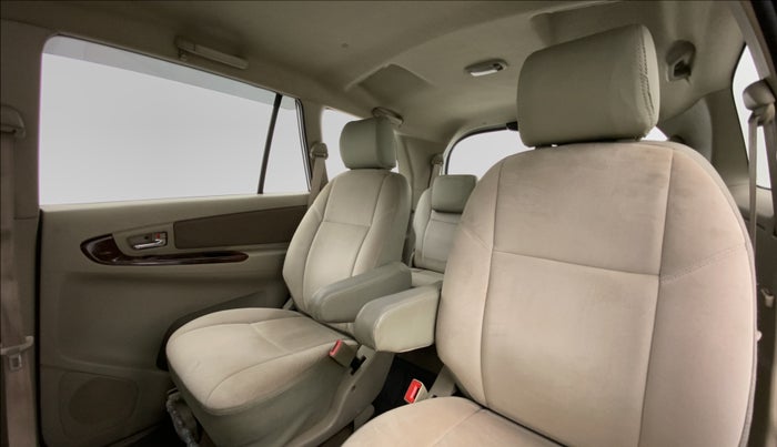 2014 Toyota Innova 2.5 VX 7 STR BS IV, Diesel, Manual, 95,974 km, Right Side Rear Door Cabin