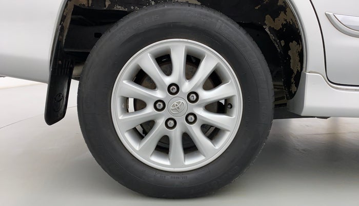 2014 Toyota Innova 2.5 VX 7 STR BS IV, Diesel, Manual, 95,974 km, Right Rear Wheel
