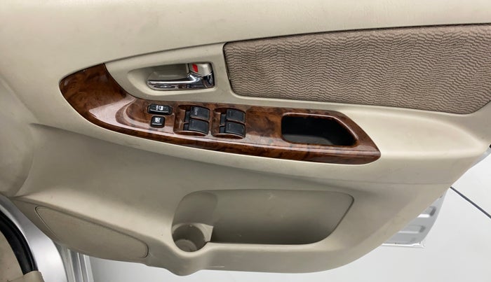 2014 Toyota Innova 2.5 VX 7 STR BS IV, Diesel, Manual, 95,974 km, Driver Side Door Panels Control
