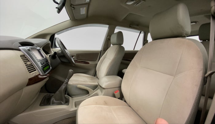 2014 Toyota Innova 2.5 VX 7 STR BS IV, Diesel, Manual, 95,974 km, Right Side Front Door Cabin