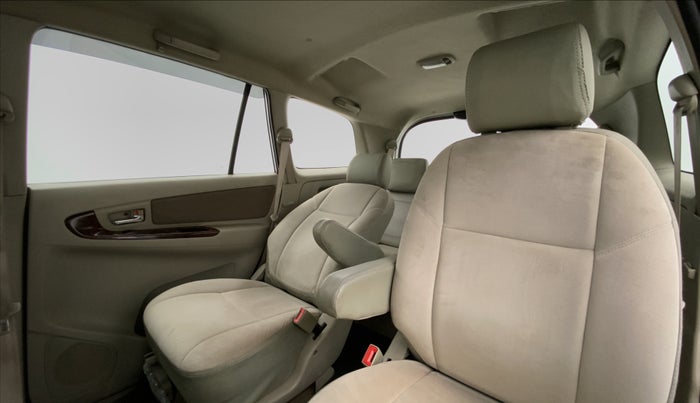 2014 Toyota Innova 2.5 VX 7 STR BS IV, Diesel, Manual, 95,974 km, Reclining Back Row Seats