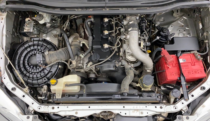2014 Toyota Innova 2.5 VX 7 STR BS IV, Diesel, Manual, 95,974 km, Open Bonet