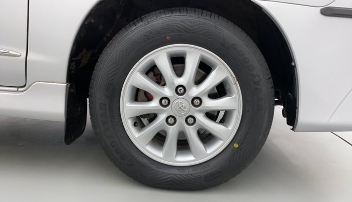 2014 Toyota Innova 2.5 VX 7 STR BS IV, Diesel, Manual, 95,974 km, Right Front Wheel