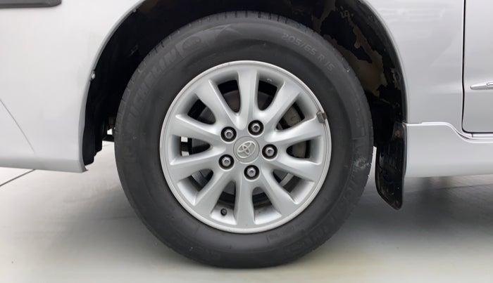 2014 Toyota Innova 2.5 VX 7 STR BS IV, Diesel, Manual, 95,974 km, Left Front Wheel