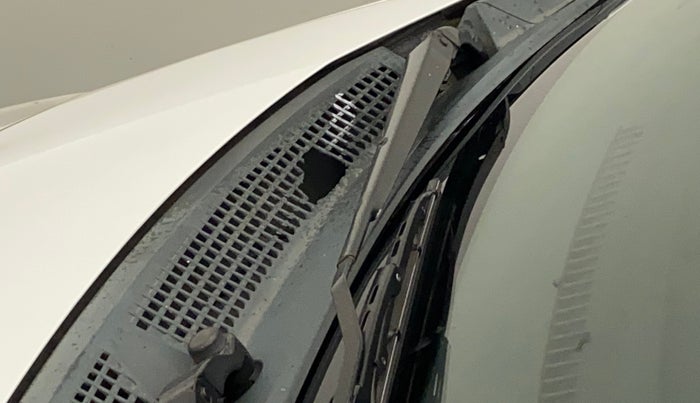 2015 Honda Amaze 1.2L I-VTEC S, Petrol, Manual, 23,016 km, Bonnet (hood) - Cowl vent panel has minor damage