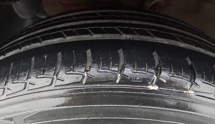 2016 Hyundai Elite i20 ASTA 1.4 CRDI, Diesel, Manual, 71,500 km, Left Front Tyre Tread