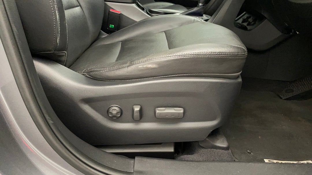 2015 Hyundai Santa Fe Highlander Crdi (4x4), Automatic, 109585 km, Drivers Side Adjustment Panel