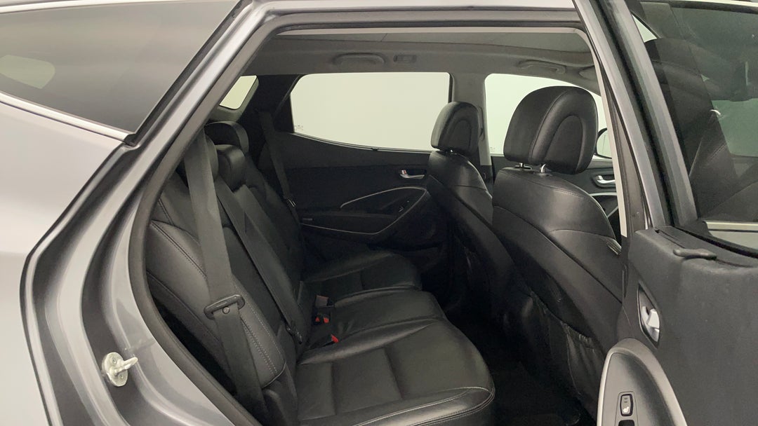 2015 Hyundai Santa Fe Highlander Crdi (4x4), Automatic, 109585 km, Right Side Rear Door Cabin View