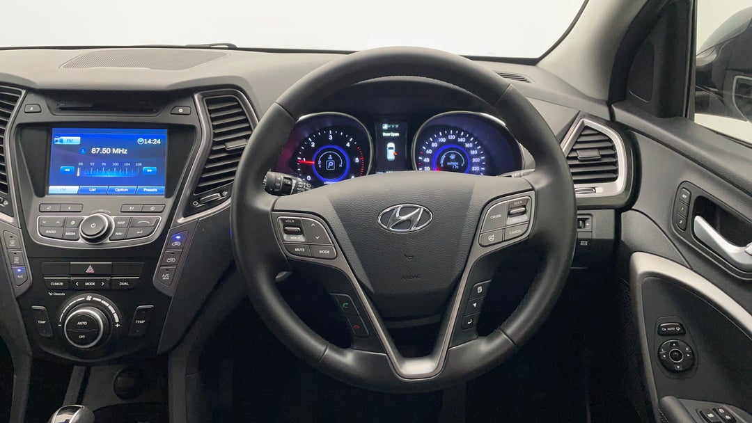 2015 Hyundai Santa Fe Highlander Crdi (4x4), Automatic, 109585 km, Steering Wheel Close-up
