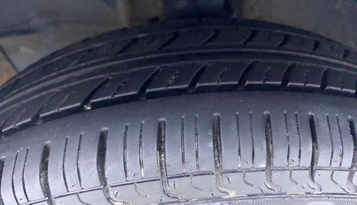 2017 Maruti OMNI E STD, Petrol, Manual, 69,525 km, Right Front Tyre Tread